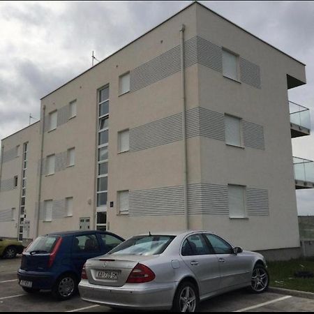 Apartmani Matko Nin Bagian luar foto