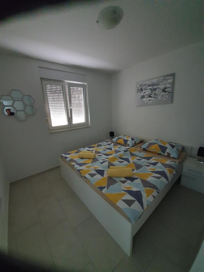 Apartmani Matko Nin Bagian luar foto