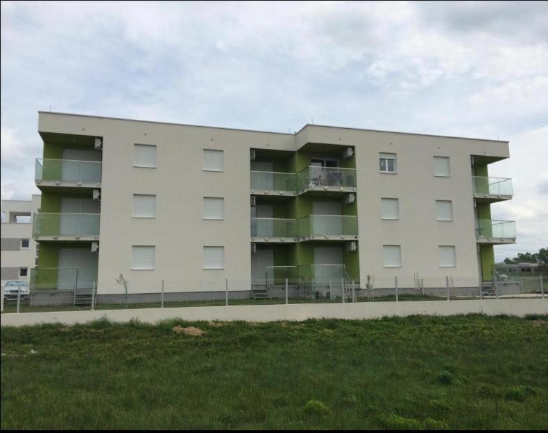 Apartmani Matko Nin Bagian luar foto