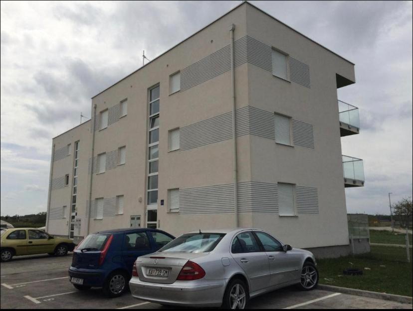 Apartmani Matko Nin Bagian luar foto