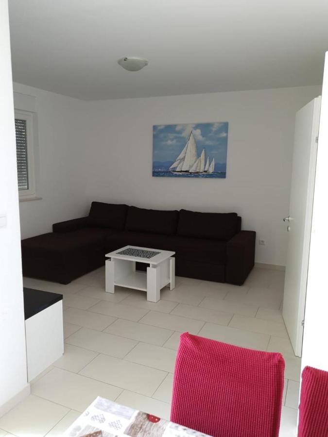 Apartmani Matko Nin Bagian luar foto