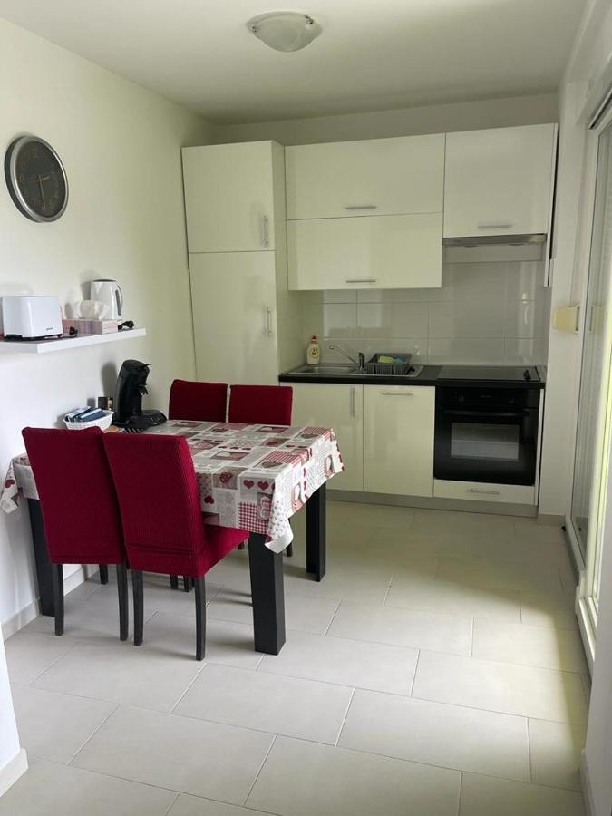Apartmani Matko Nin Bagian luar foto