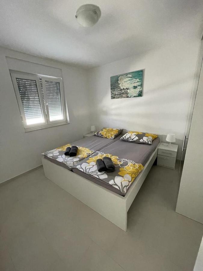 Apartmani Matko Nin Bagian luar foto